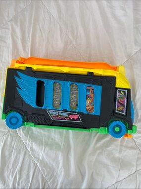 Hot Wheels Tony Hawk World Tour Bus